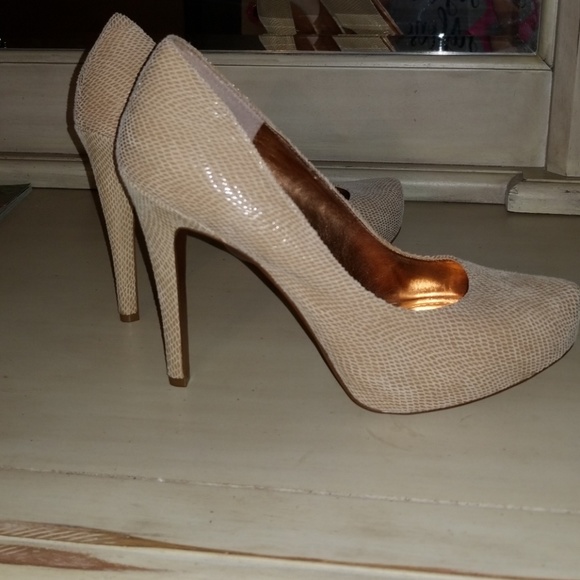 Heels - Picture 2 of 3
